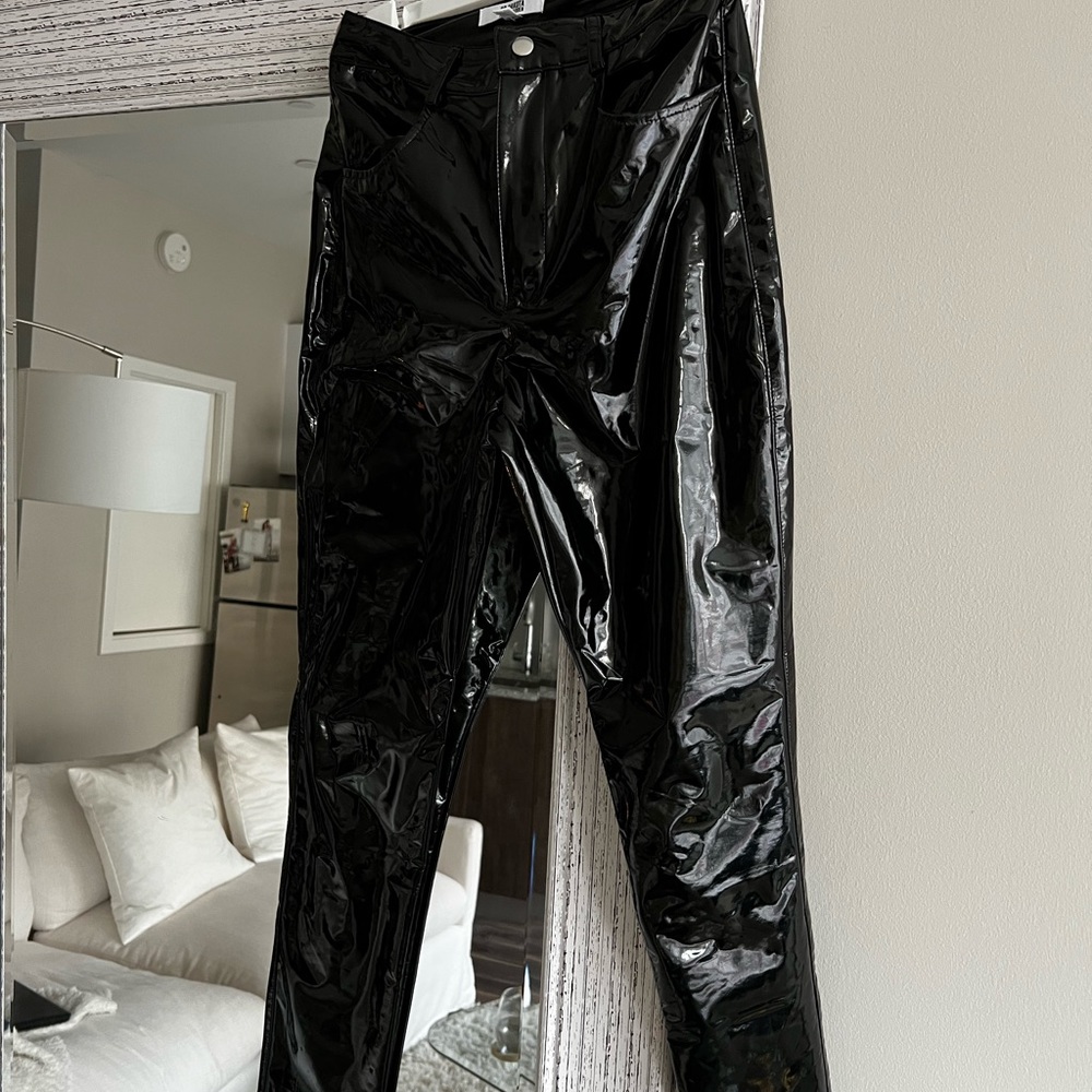 Patent leather skinny pants
